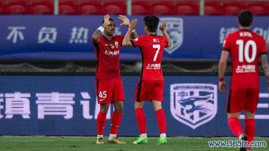 海港夏窗东说念主员诊治 决定俱乐部20岁生辰歌的情绪基调？