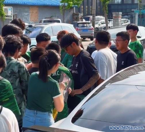 博主：国安推崇重回正轨，当天查验张稀哲、张玉宁等球员受热捧