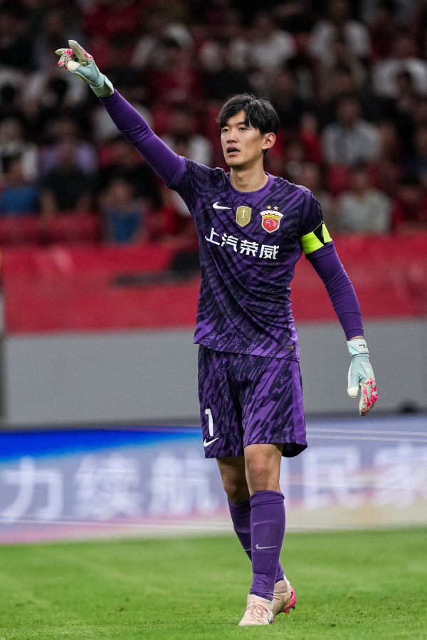 中超官方列颜骏凌联赛350场数据：扑救926次+110次零封，同时第一
