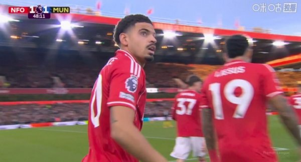 下半场刚开场！耶茨肋部传中，吉布斯·怀特头球破门