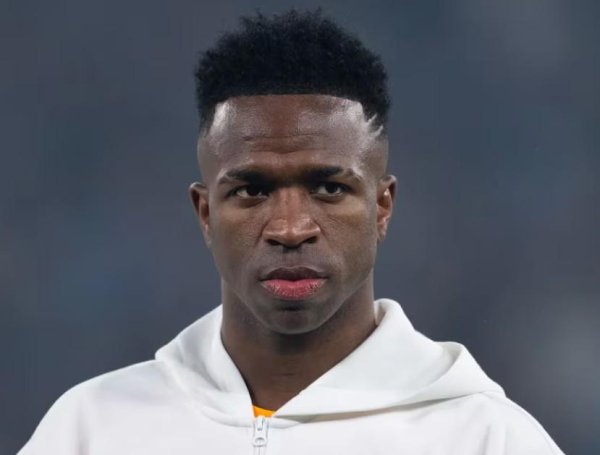 阿斯：维尼修斯的牙东说念主和皇马高层进行了两个小时的会谈