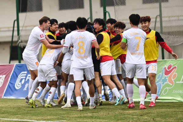 率队冲超！足球报：张外龙纪录了铜梁龙自建立以来的比赛情况