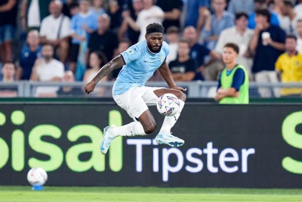 罗体：塔瓦雷斯后场玩火导致丢球，扎卡尼飞速责备+两东谈主发生冲破