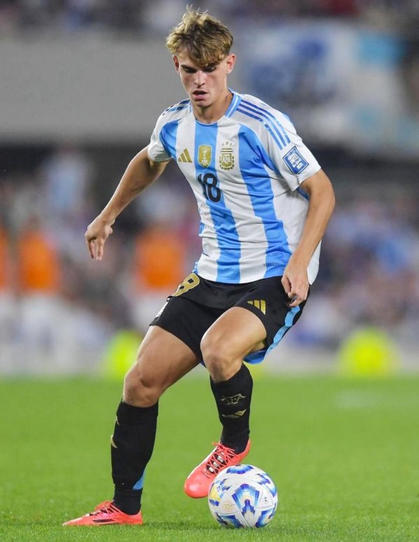 皇马赚翻了！阿根廷天才4场2球3助，热刺豪购被拒，回购白菜价