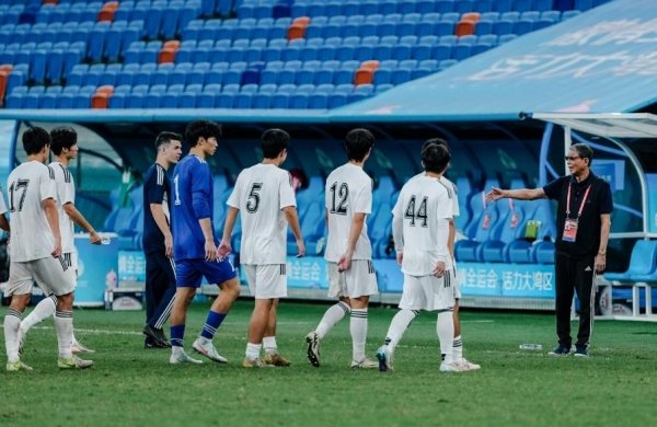 2场均压哨点球绝杀！全运男足半决赛：广东1-0上海，湖北1-0山东