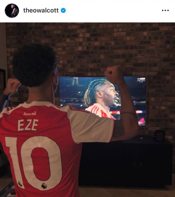 关怀老东家，沃尔科特晒看球照惊叹埃泽：好一个帽子戏法