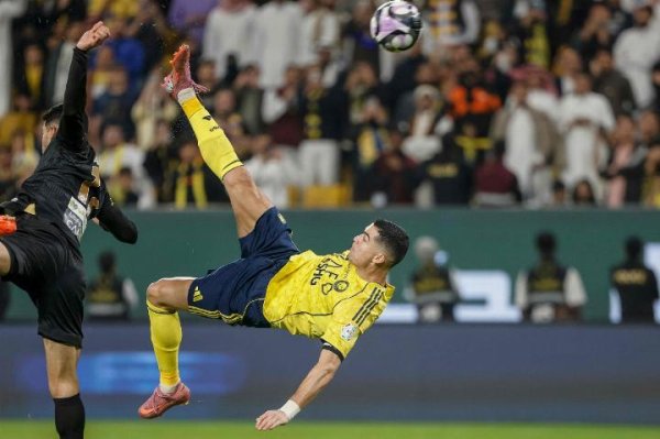 🚀太强了！40岁C罗精彩倒钩破门，梦回对阵尤文超等倒钩