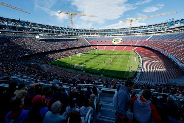 每体流露巴萨纪念诺坎普细节：稠密闻东谈主大咖不雅战，尼科遇到嘘声