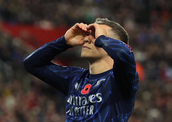 24胜8平，特罗萨德进球的各项赛事比赛阿森纳从未失利