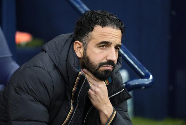 阿莫林200场里程“悲”！曼联拖后腿，33场从未连胜，名宿开炮