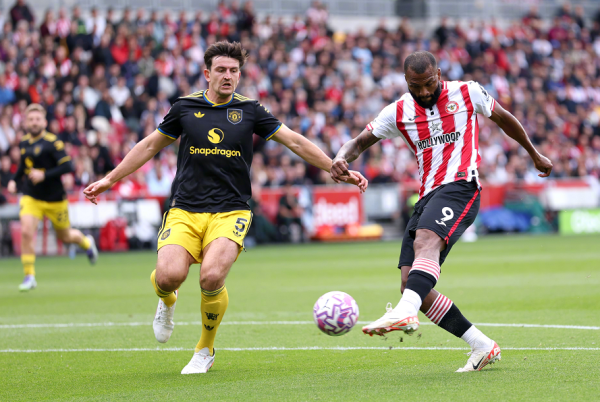 B费失点新援首球并排C罗，曼联1-3小蜜蜂，阿莫林造88年欺凌记载